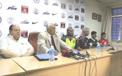 Khaleel welcomes Pakistan contingent to India