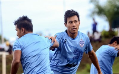 Udanta Singh trains with Oxford United FC