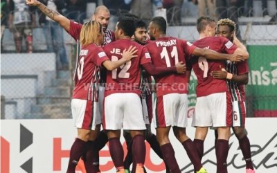 MARINERS RUN A STEAMROLLER ON MINERVANS