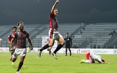 DUFFY'S BRACE SENDS THE MARINERS TOP OF TABLE