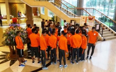 RAIN GREETS INDIAN TEAM IN MACAU