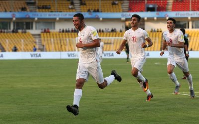 IRAN HOLD OFF MEXICO TO MAKE LAST EIGHT