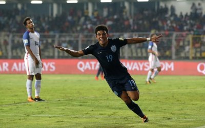 BREWSTER LEADS ENGLAND TO THE LAST FOUR