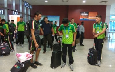 MEXICO SPREAD CHEER AT THE AIRPORT