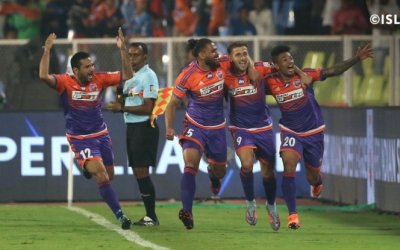 FC PUNE CITY DEFEAT MUMBAI CITY FC 2-1
