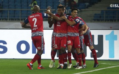 AZUKA WINS IT FOR JAMSHEDPUR OVER DELHI