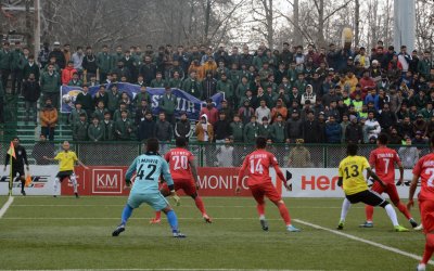 Sensational late comeback earns Aizawl crucial point in Srinagar