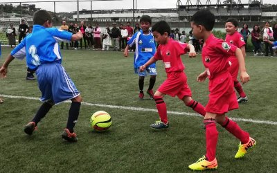 Get addicted to football, legends say in unison